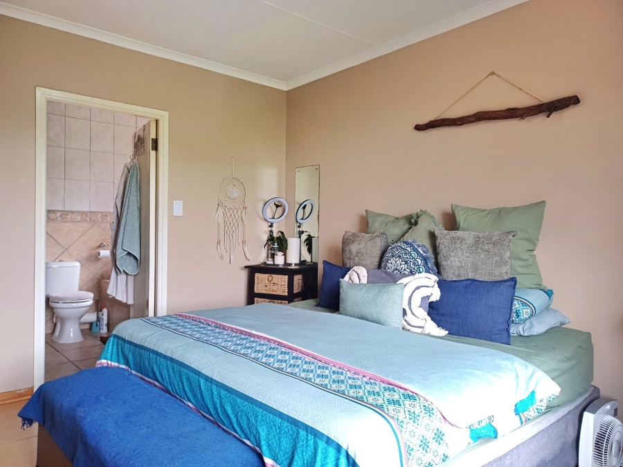 5 Bedroom Property for Sale in Reebok Western Cape